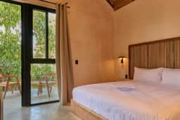 Tropical Suite - 200m to Beach
