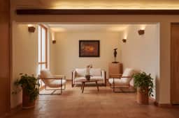 Serene King Room w/ Pool View in Historic Center