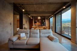 Stylish Apartment w/ Hot Tub & Mountain Views