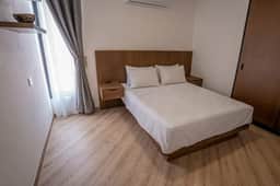 Charming Private Suite Near Historic Center