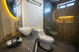 Charming Private Suite Near Historic Center
