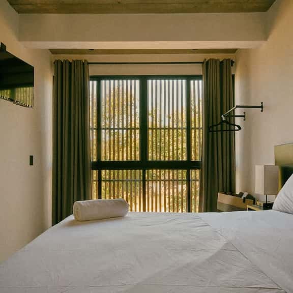 Charming Villa Retreat with Kitchen & Garden - Image 1