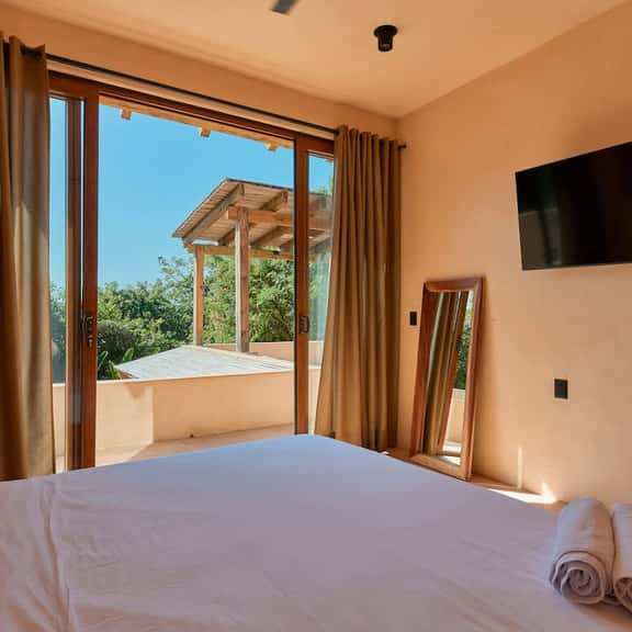 Ocean View Suite w/ Rooftop & Pool Access - Image 1