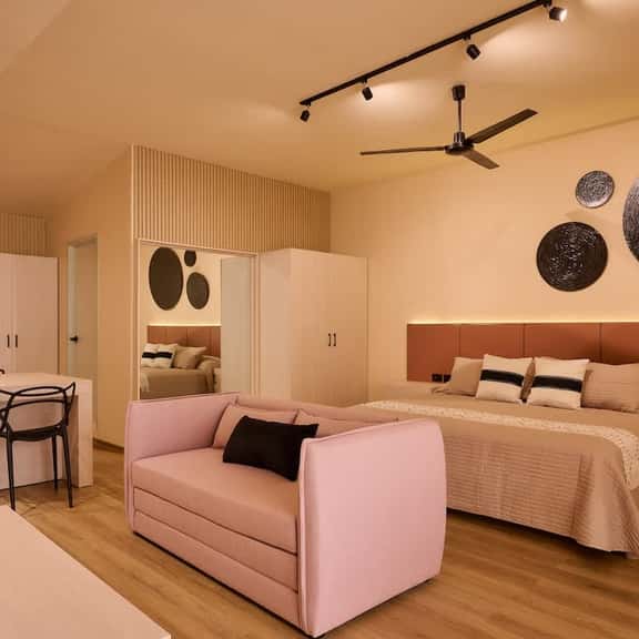 Stylish King Apartment in Oaxaca's Reforma District - Image 1