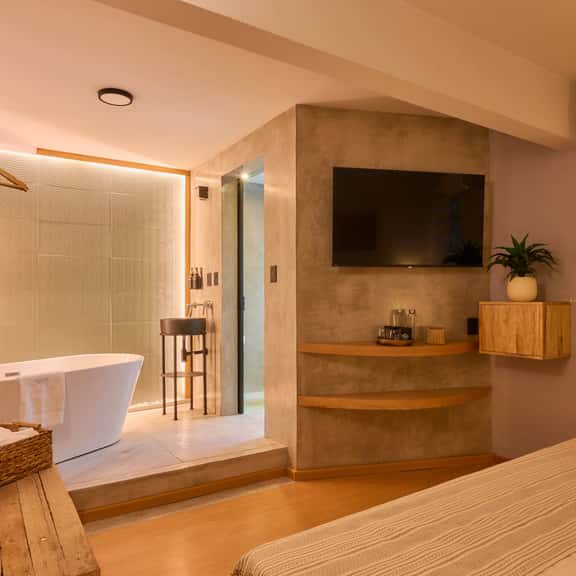 Stylish Hotel Rooms in Historic Oaxaca Center - Image 1