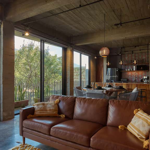 Modern Design Apartment w/ Stunning Mountain Views - Image 1