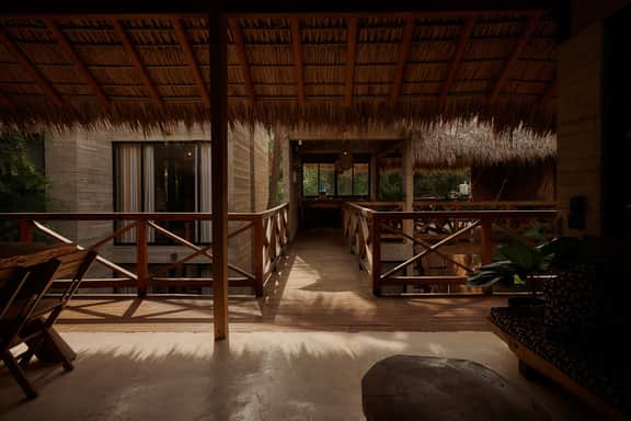 Stylish Boutique Suite, 3 Blocks to Beach