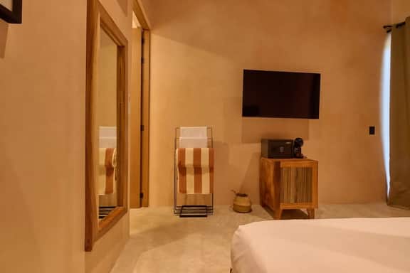 Tropical Suite - 200m to Beach