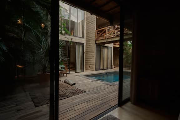 Contemporary Villa Near The Beach