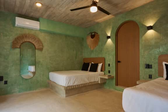 Beachside Stylish Twin Suite w/ Pool Access