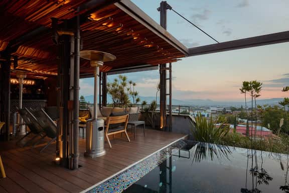 Modern Design Apartment w/ Stunning Mountain Views