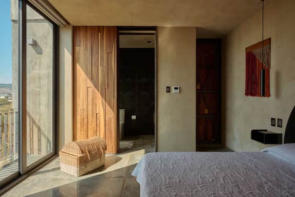 Stylish Apartment w/ Hot Tub & Mountain Views