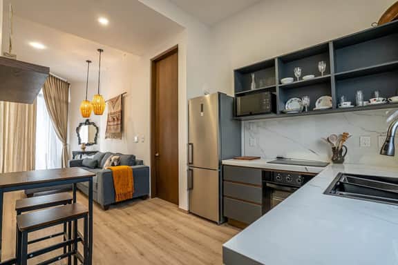 Chic Private Suite Near Historic Center