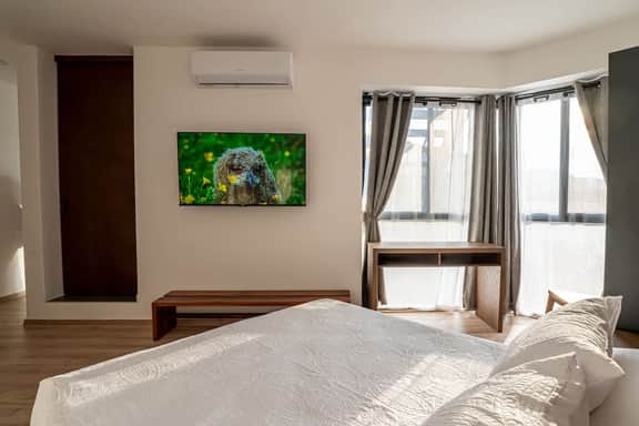 Private Suite near Historic Center, Quiet Lane