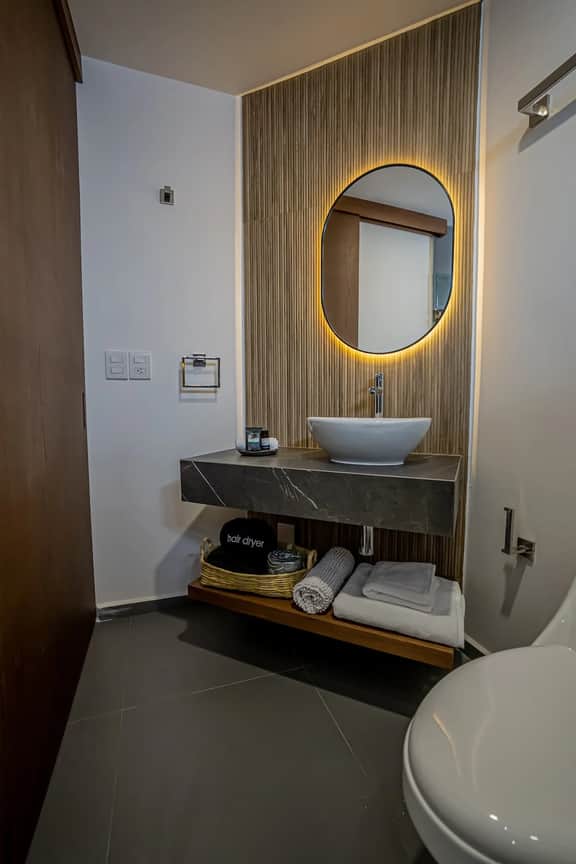 Charming Private Suite Near Historic Center