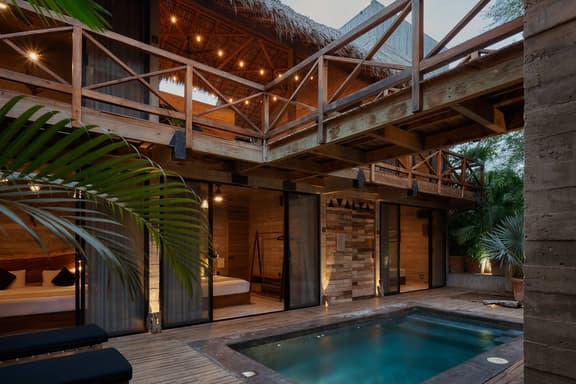 Stylish Boutique Suite, 3 Blocks to Beach