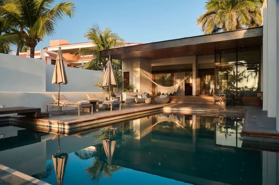 Casa rosa · La casa rosa de Zicatela / Top-tier beachouse