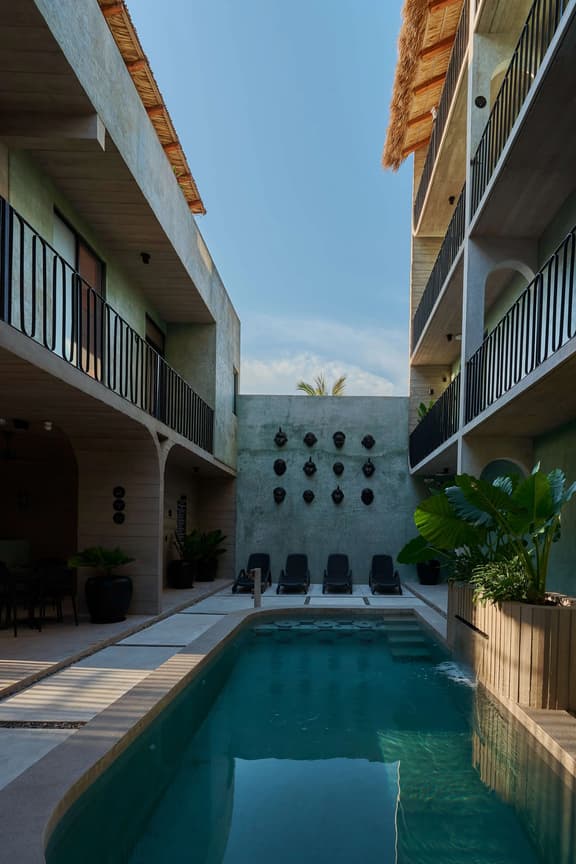 Beachside Stylish Twin Suite w/ Pool Access