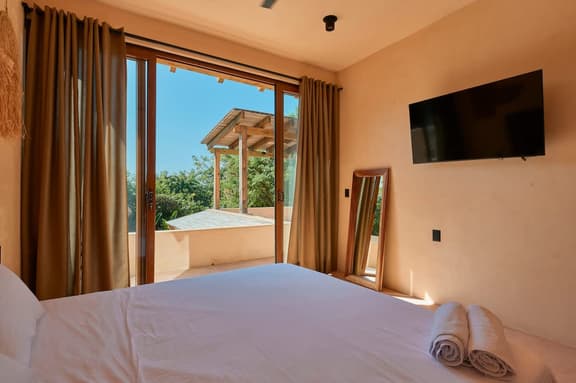 Ocean View Suite w/ Rooftop & Pool Access