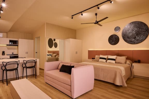 Stylish King Apartment in Oaxaca's Reforma District